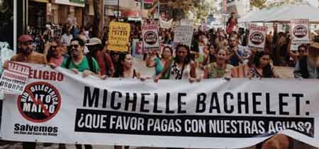 Michelle Bachelet: Qu favor pagas con nuestra agua?